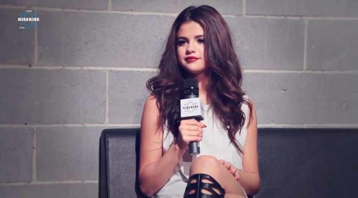 bscap0084 - xX_Radio KissKiss intervista Selena Gomez