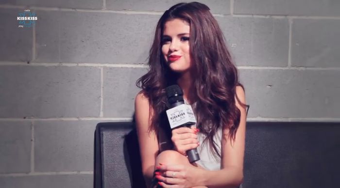 bscap0263 - xX_Radio KissKiss intervista Selena Gomez