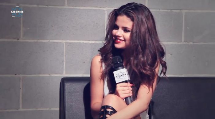 bscap0373 - xX_Radio KissKiss intervista Selena Gomez