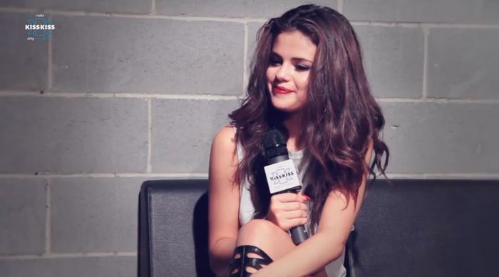 bscap0375 - xX_Radio KissKiss intervista Selena Gomez