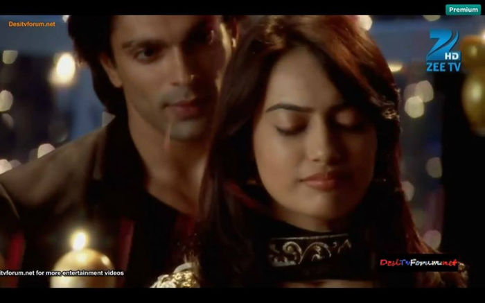 993462_179853198886372_964048875_n - 15-Surbhi Jyoti- Zoya