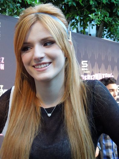 Bella_Thorne_3,_2012