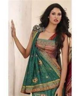 126 - ALEGE-TI-VA 4-5 POZE LIBERE CU SAREE-UL ELEGANT INDIAN CARE VA PLACE