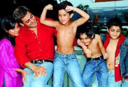 images - SALMAN KHAN WITH FAMILY