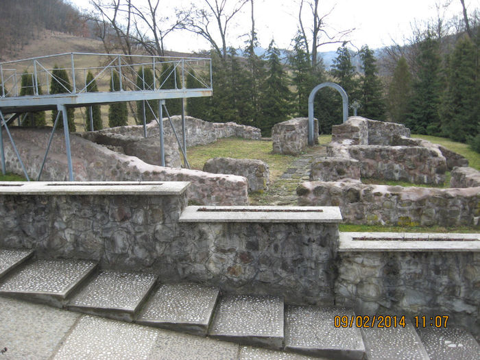 ruinele vechii manastiri