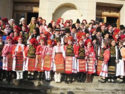  - COSTUMUL POPULAR ROMANESC DIN DIFERITE ZONE