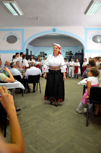 CANTAREATA CORNELIA RADOCEA LA PALOS DE SARBATOAREA FIILOR SATULUI IN 2013. - FIII SATULUI PALOS ARDEAL SARBATOAREA DIN 16 AUG 2013