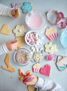 dulciuri-373x500 - Invata-ti copilul sa faca biscuiti cu vanilie