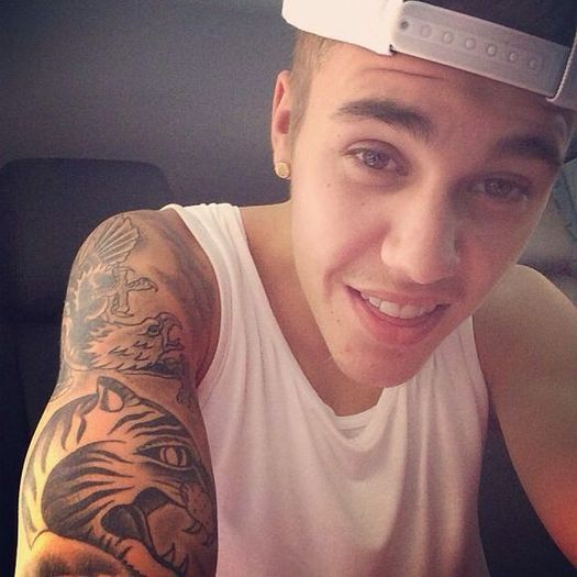 166846l-581x0-w-86e21771 - 15 selfies care l-au transformat pe Justin Bieber in cea mai enervanta vedeta