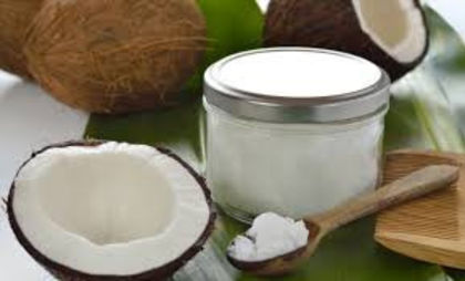unt de cocos; Toate beneficiile interne şi externe ale uleiului de cocos se datorează unor componente extrem de utile pentru sănătatea organismului: acidul lauric, acidul capric, acidul caprilic, antioxidanţii, vit
