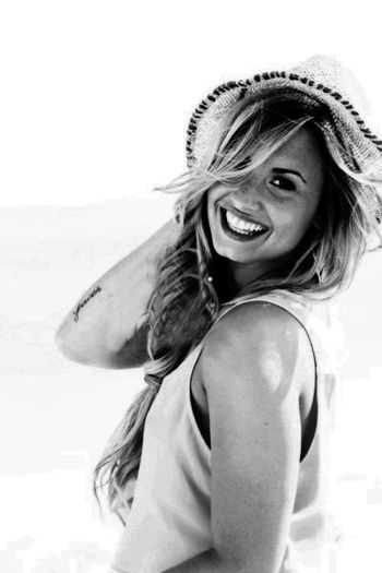 tumblr_msnhl2gXFA1rn1fjgo1_500 - x-The sweet Demi Lovato