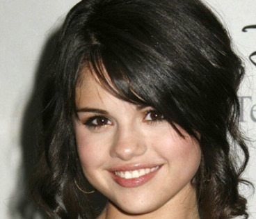 29735-selena-gomez-gossip-titter1