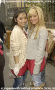 brenda sing - ASHLEY TISDALE SI BRENDA SONG