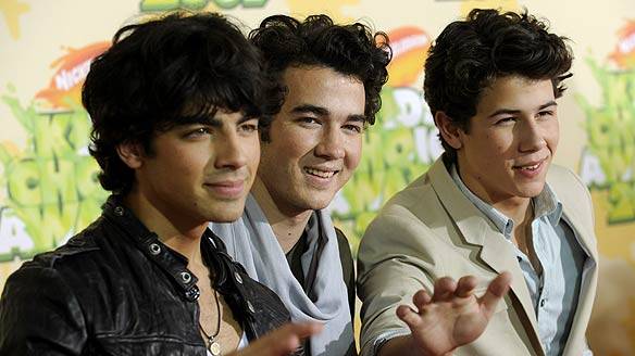 w-jonas-brothers-cp-6479213[1]