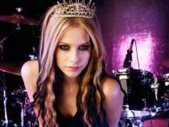 RBUUAQDWXTOLEXKYPVA - avril lavigne