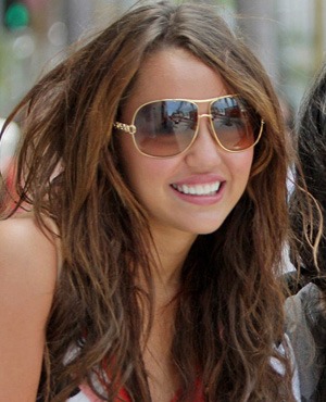 miley-cyrus-aviators-4xa1[1] - miley cyrus