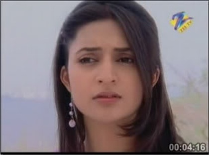 TXAZHVFLMWBRDARPMXB - Divyanka Tripathi