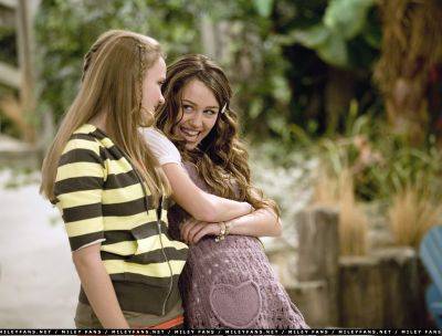 normal_2x02CuffsWillKeepUsTogether15 - hannah montana sezonul 2