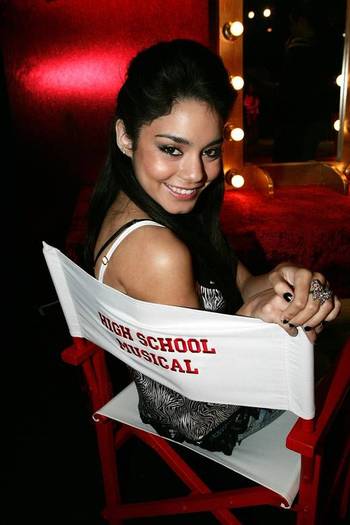 vanessaannehudgensdotnetv4 - Vanessa Hudgens