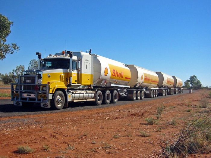 800px-Road_Train_Australia