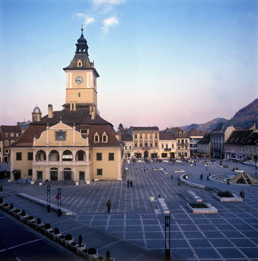 buc02_brasov_centralsquare_original