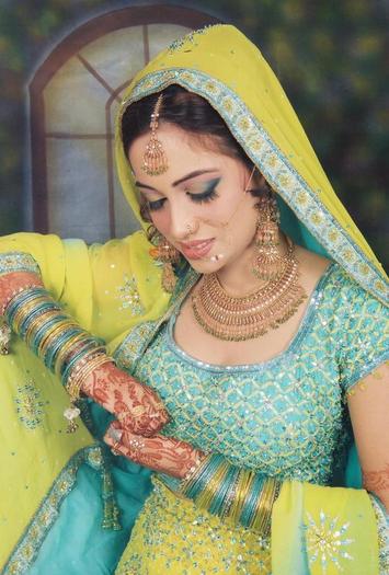 pakistani-bridal1 - indience cu bijuterii specifice