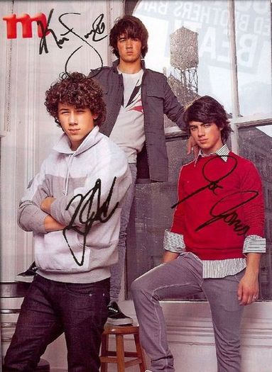o_220_Jonas_Brothers__3_RARE_M_MAG_PROMO_(OCT)_Signed_8x10__ - aici va arat cat de mult ii iubesc pe jonas brothers