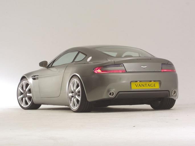 Aston Martin AMV8 Vantage - masini