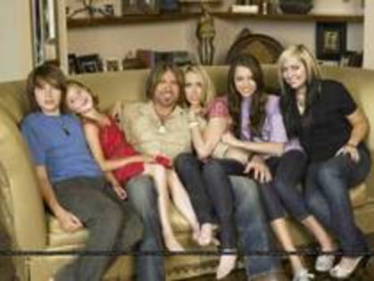 FAMILIA LUI MILEY