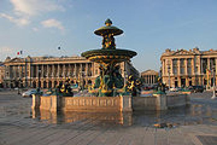 180px-Fontaine-place-de-la-concorde-paris