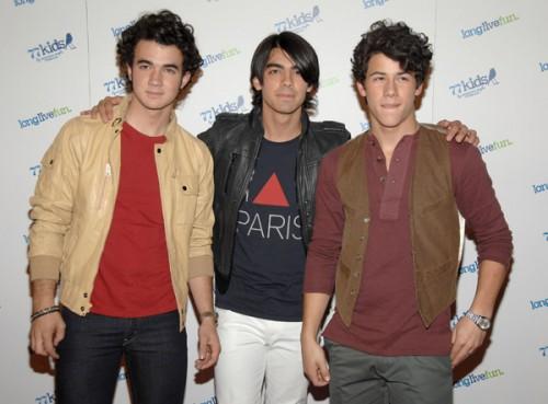 jb-500x369; joe,nick si kevin
