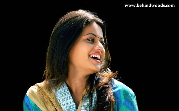 sneha-ullal-01[1]