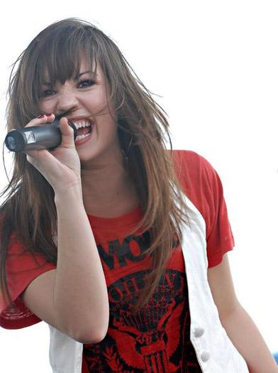 DEMI LOVATO LIVE