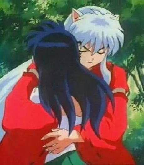 inuyasha o inbratiseaza pe kagome