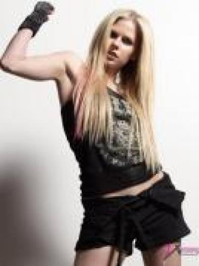 QZHSGKEAEWQVCBXAEAP - alte poze cu avril lavigne