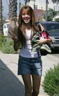 GLGXUHSZABZXGKUUEWA - MILEY AT STUDIO IN LOS ANGELES 10 MARCH 2008