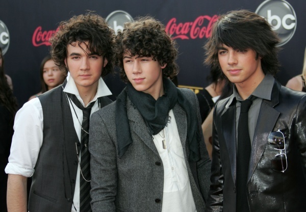 LICCSYFOJRDSZVZXYJM - Jonas Brothers Photoshotts