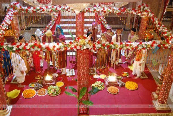 39570-two-marriage-happens-in-maat-pitaah-ke-charnon-mein-swarg