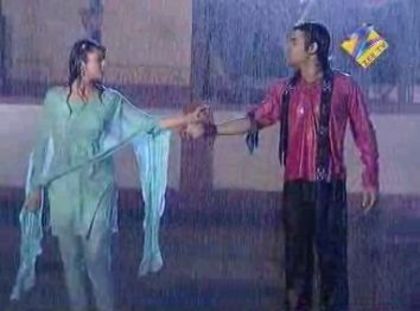 Amar si Divya in ploaie-tum se hi - A ta pentru totdeauna-Amar and Divya Sagar and Vidya