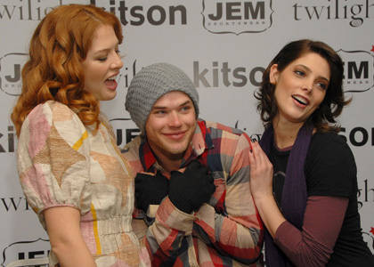 De la stanga la dreapta, Rachele Lefevre, Kellan Lutz si Ashley Greene