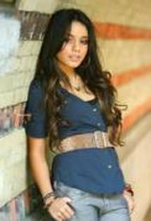 4 - vanessa Hudgens Annne-8