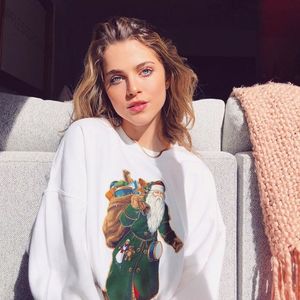 annewinters_1___BrLWvSfHHCm___