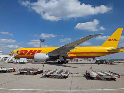 PXL_20230822_121559446; DHL
