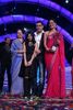 115675-shweta-tiwari-and-her-family-with-salman-khan-at-finale-of-bigg