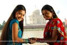 33320-ragini-and-sadhna-standing-near-tajmahal