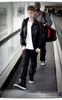 justinbieber-arriving-heathrow-airport-2011-01