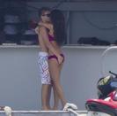 bieber-selena-butt-grab