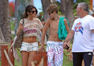 Selena+Gomez+Justin+Bieber+Selena+Gomez+Kiss+V80noyN3Sp5l