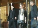 Demi Lovato Saludando en el hotel Radisson Uruguay 29_04_12 0055