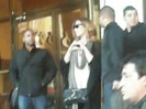 Demi Lovato Saludando en el hotel Radisson Uruguay 29_04_12 0601